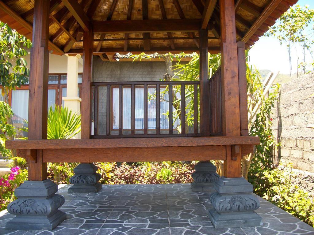 Putra'Lebah Amed Guest House Dış mekan fotoğraf