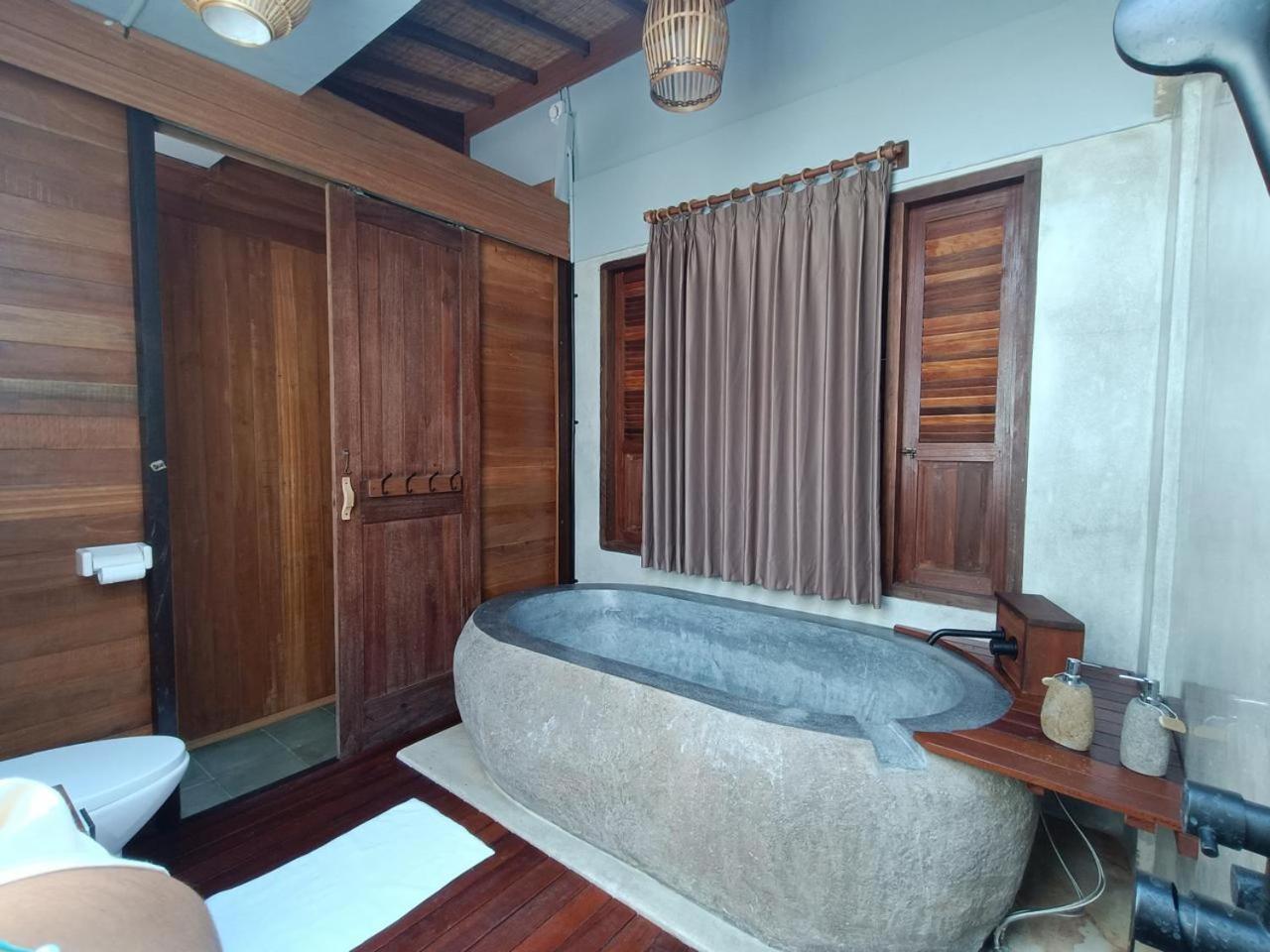 Putra'Lebah Amed Guest House Dış mekan fotoğraf