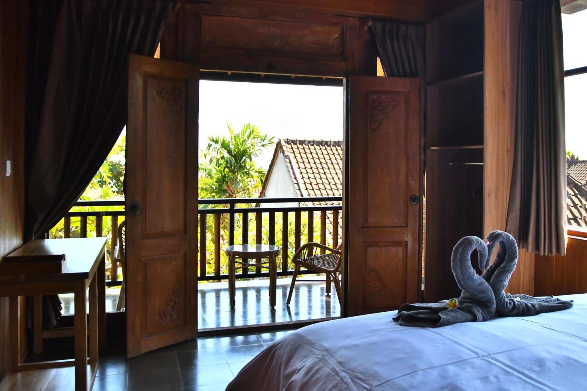 Putra'Lebah Amed Guest House Dış mekan fotoğraf