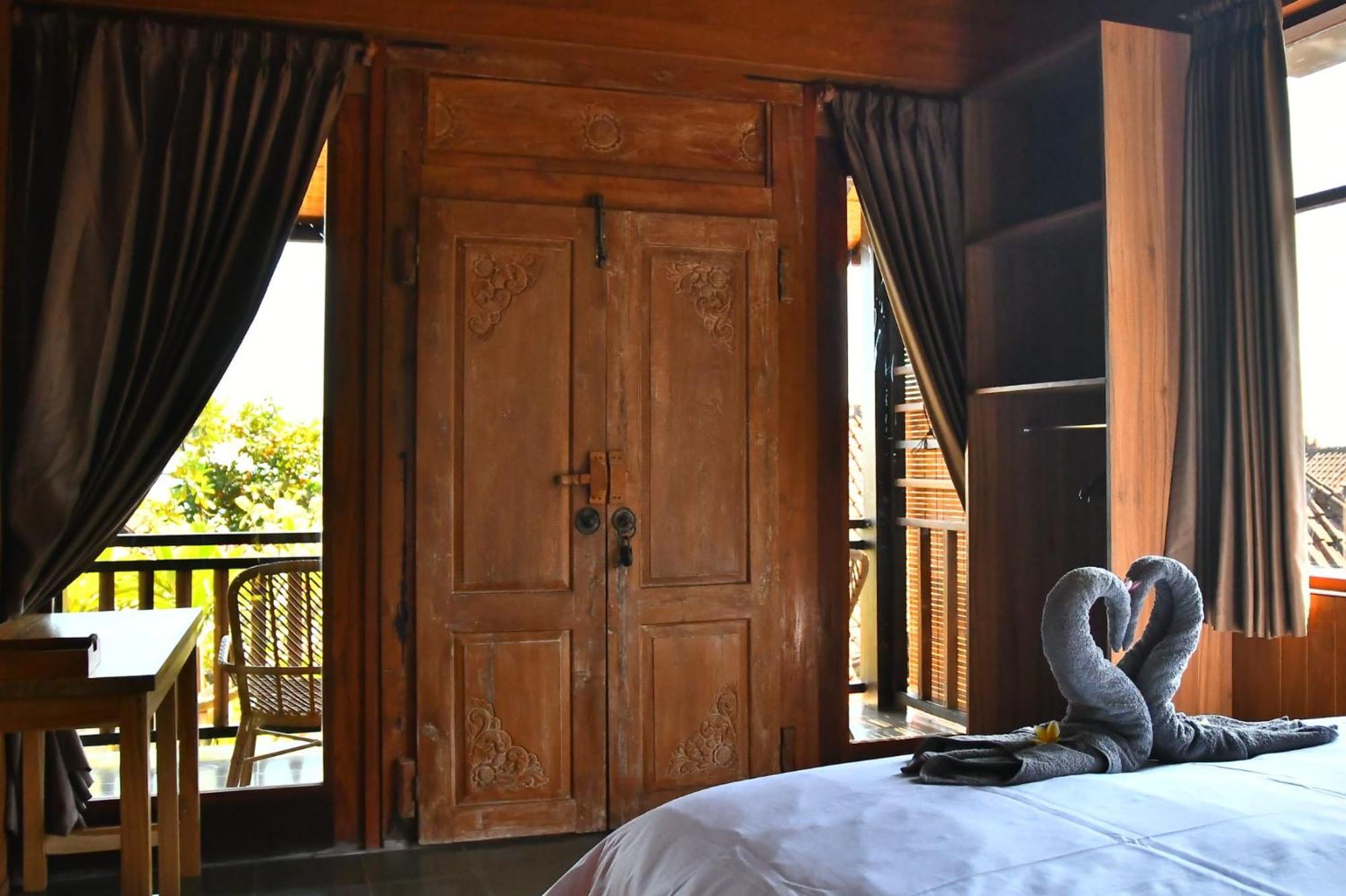 Putra'Lebah Amed Guest House Dış mekan fotoğraf
