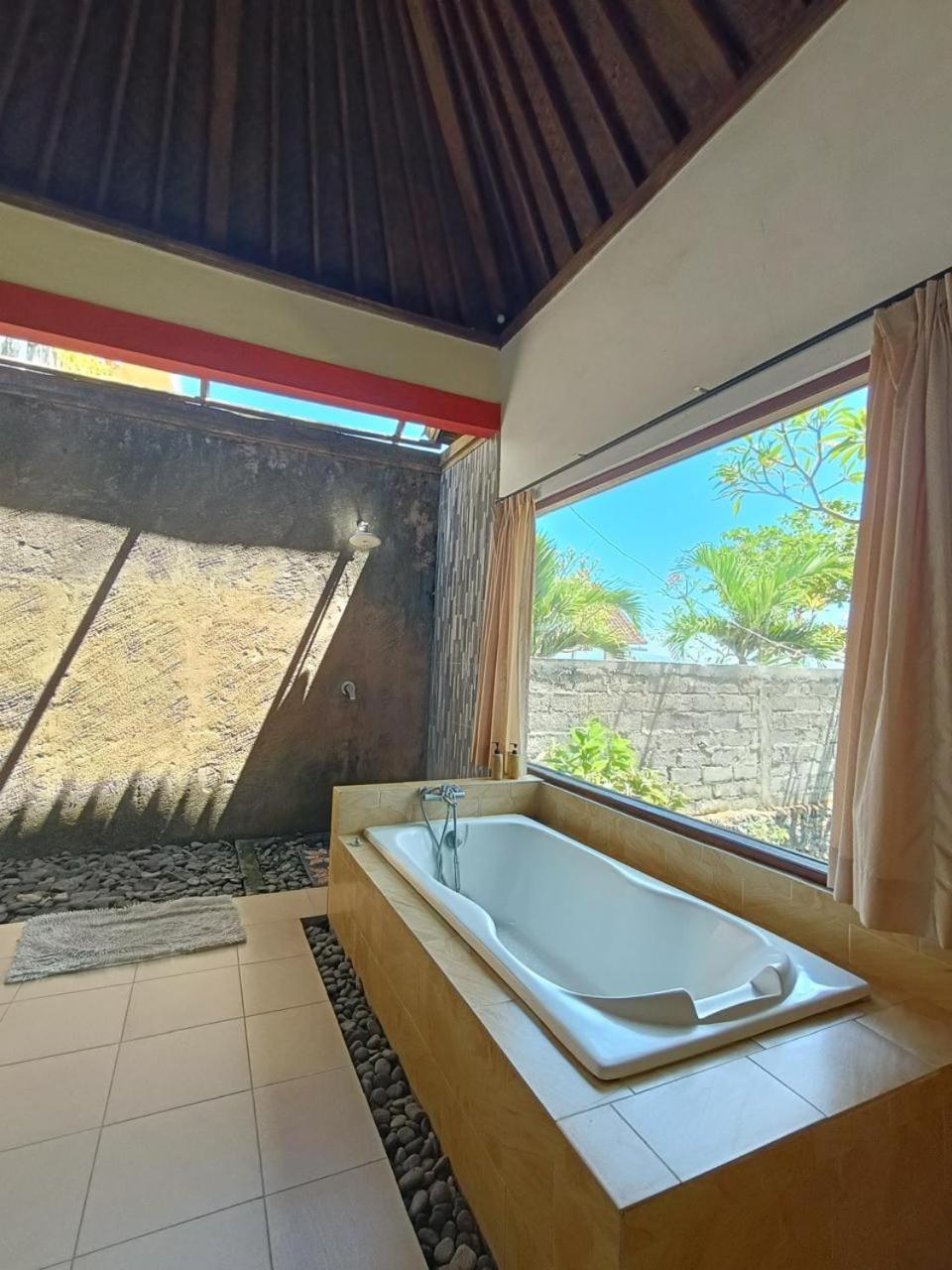 Putra'Lebah Amed Guest House Dış mekan fotoğraf