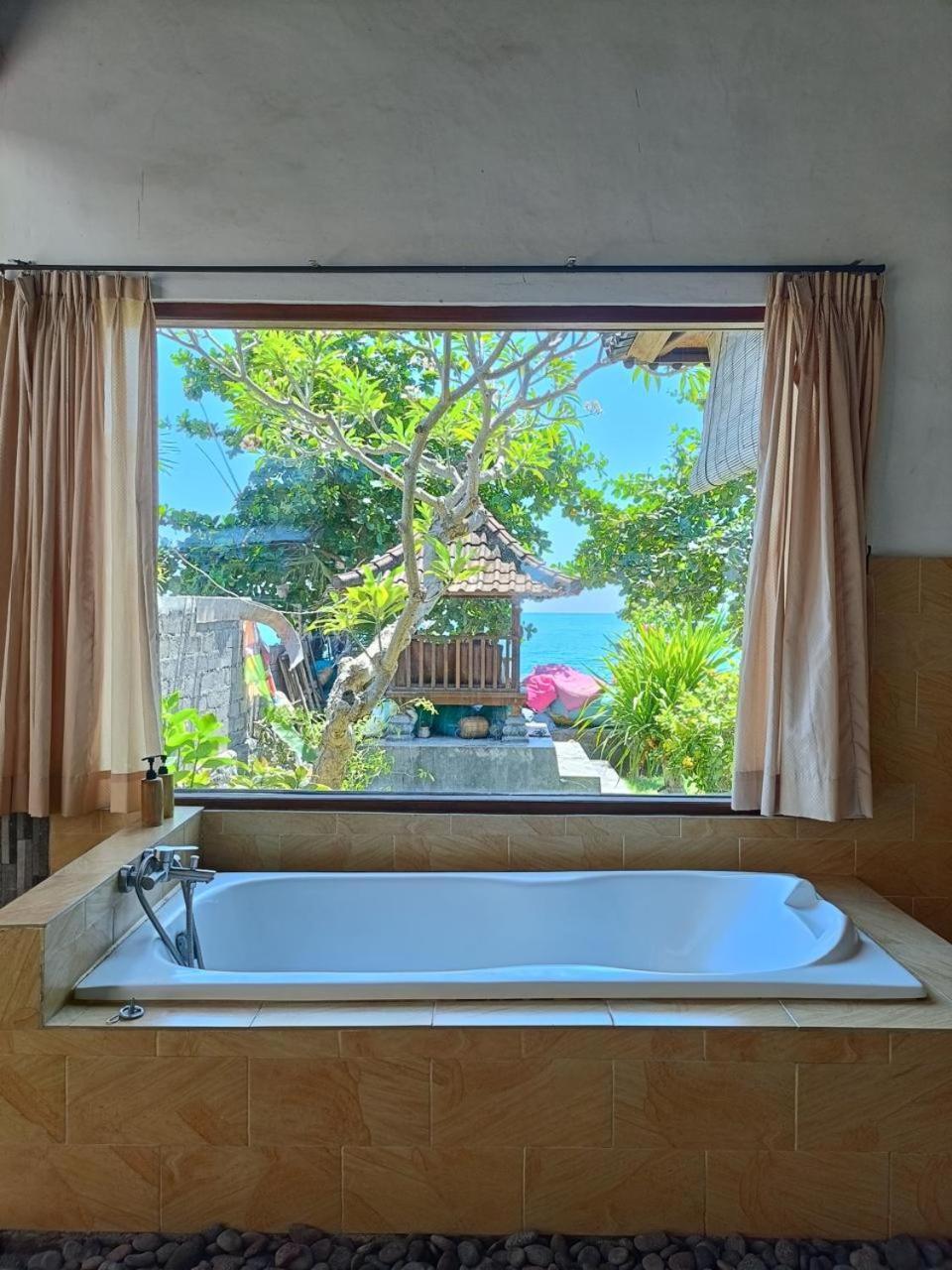 Putra'Lebah Amed Guest House Dış mekan fotoğraf
