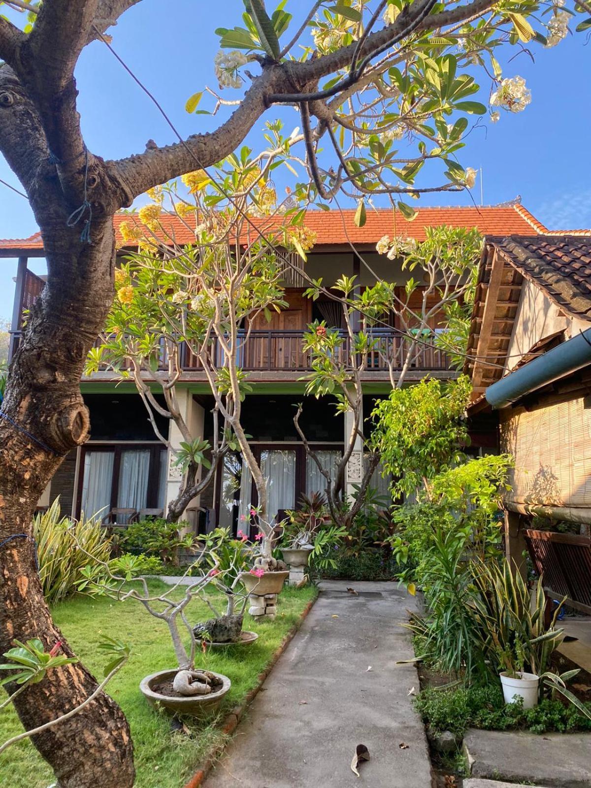 Putra'Lebah Amed Guest House Dış mekan fotoğraf