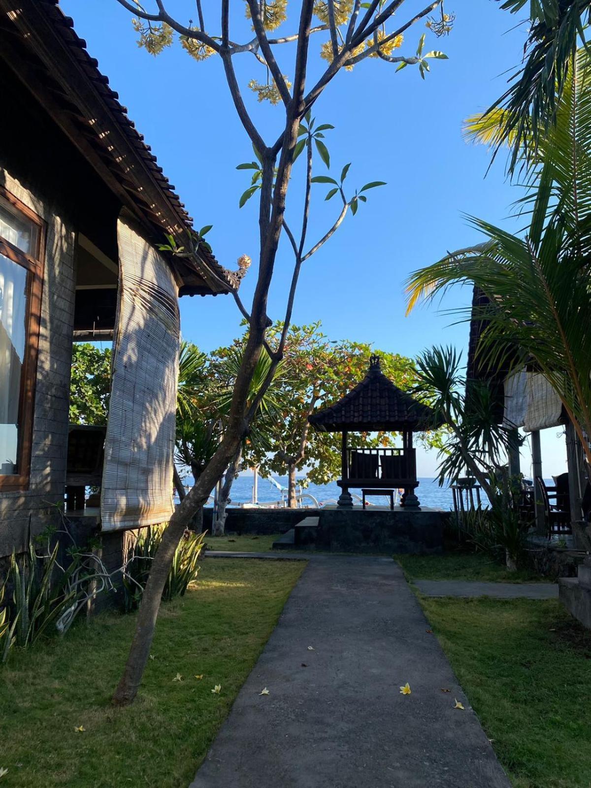 Putra'Lebah Amed Guest House Dış mekan fotoğraf