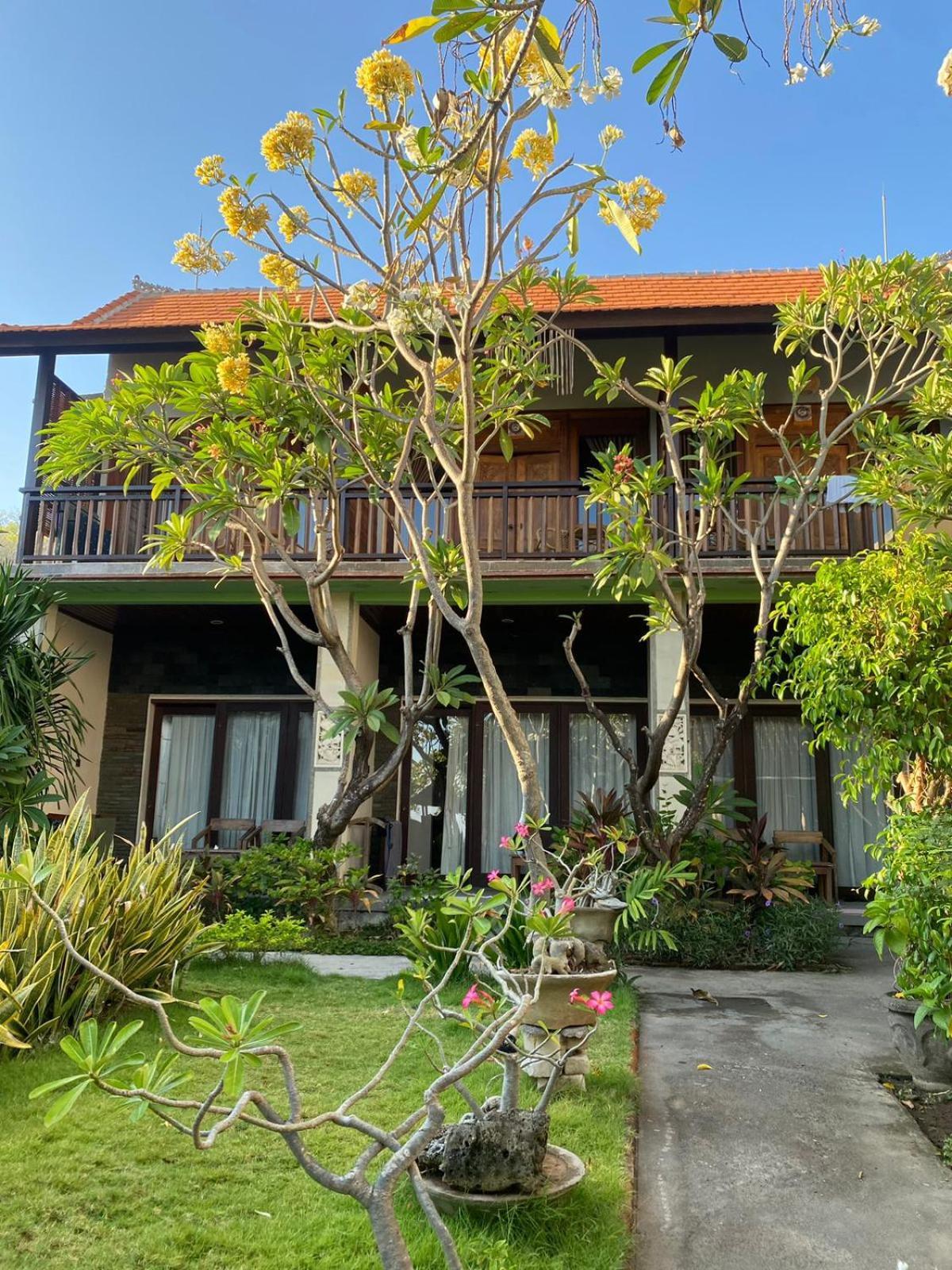 Putra'Lebah Amed Guest House Dış mekan fotoğraf