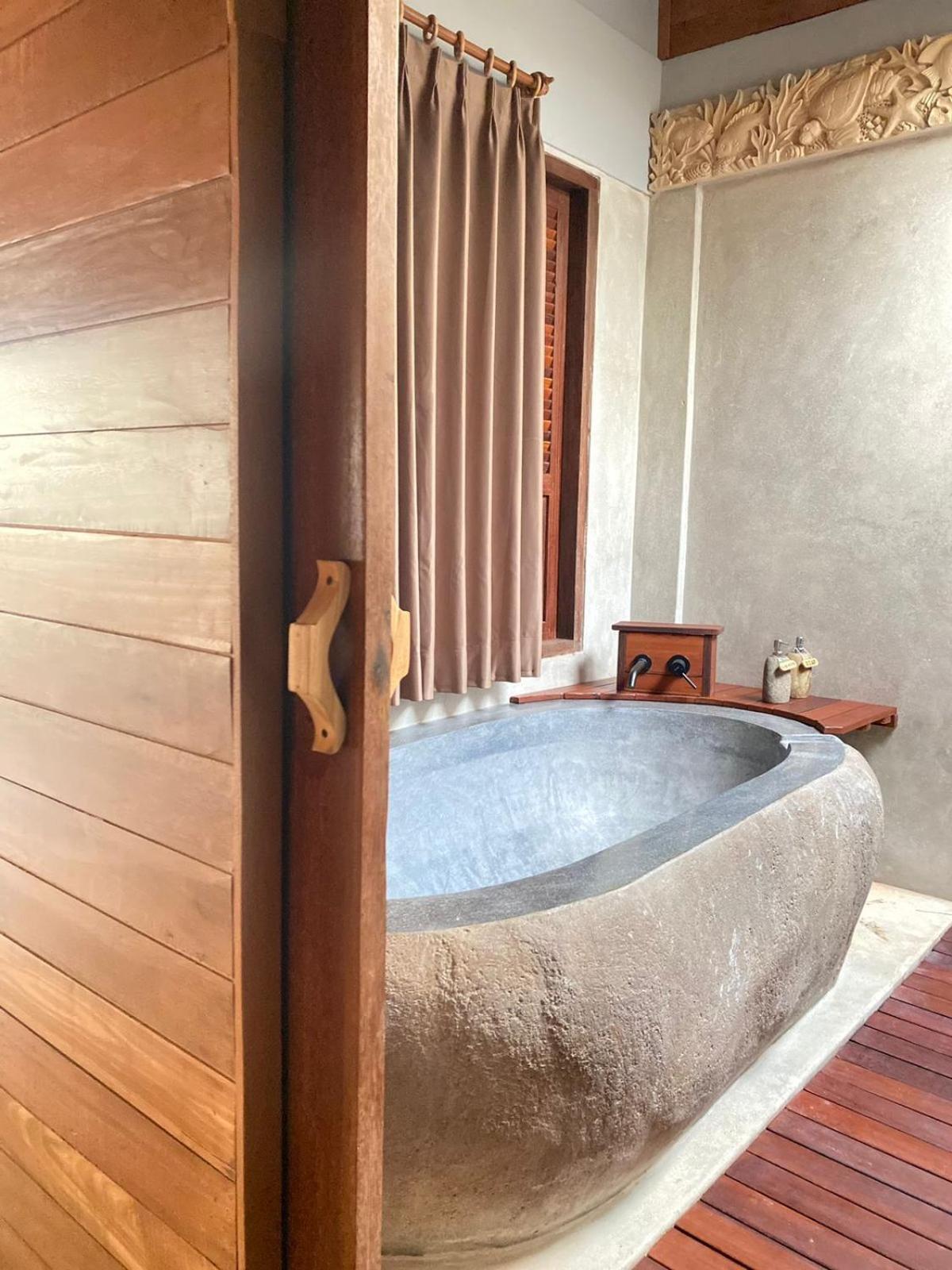 Putra'Lebah Amed Guest House Dış mekan fotoğraf