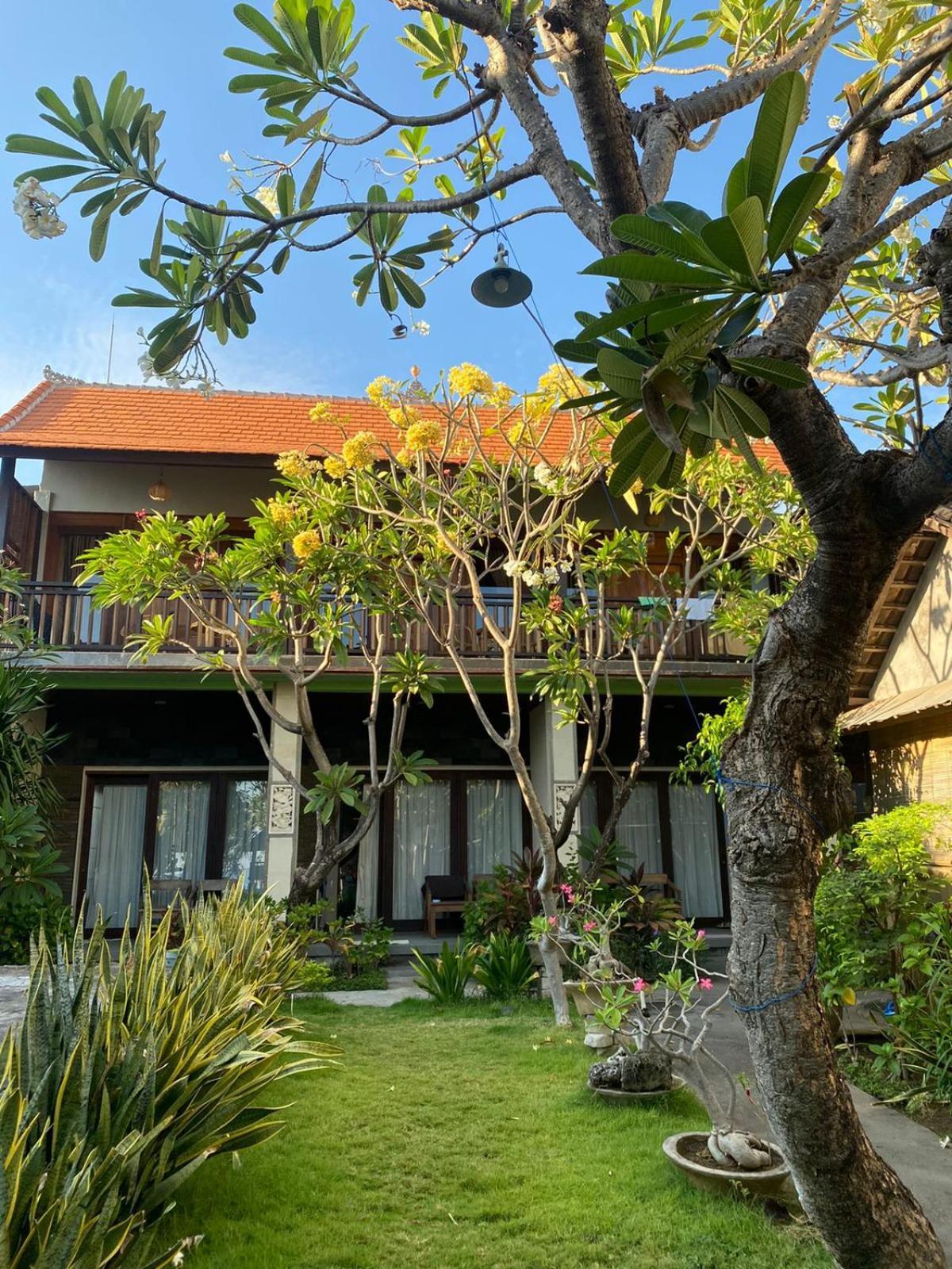 Putra'Lebah Amed Guest House Dış mekan fotoğraf