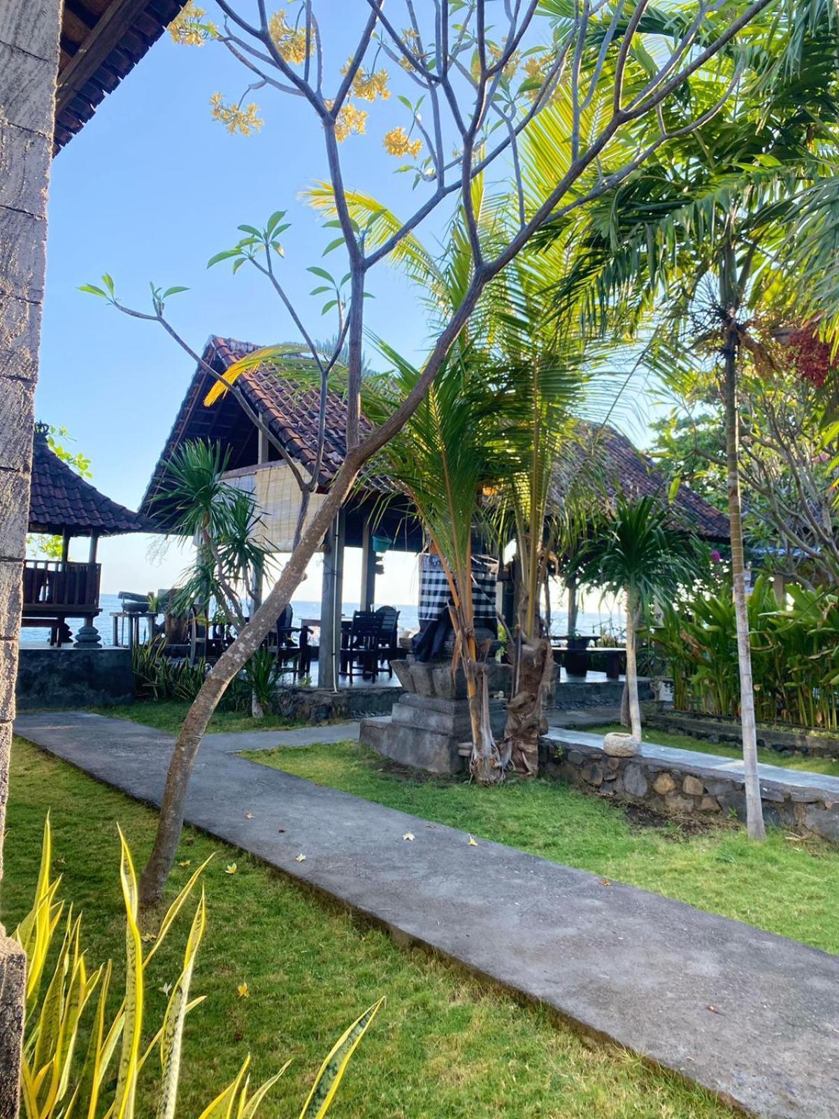 Putra'Lebah Amed Guest House Dış mekan fotoğraf