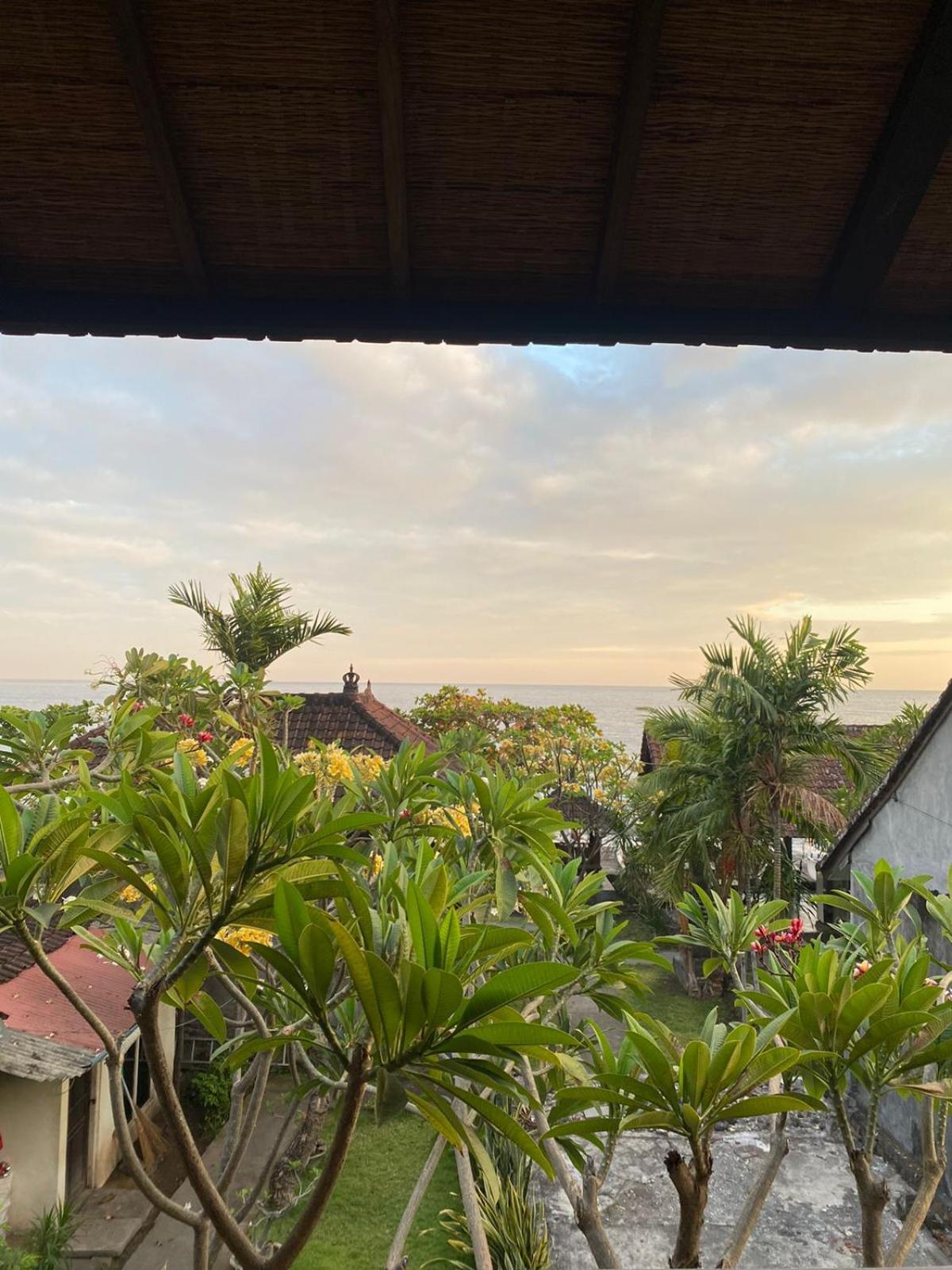 Putra'Lebah Amed Guest House Dış mekan fotoğraf