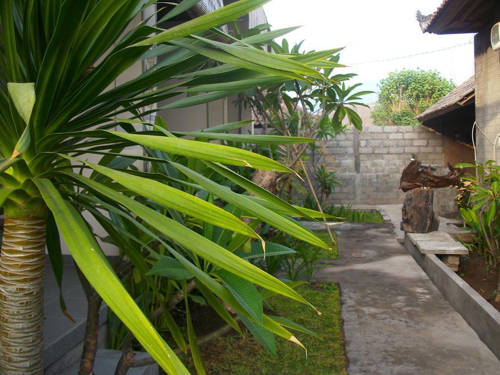 Putra'Lebah Amed Guest House Dış mekan fotoğraf